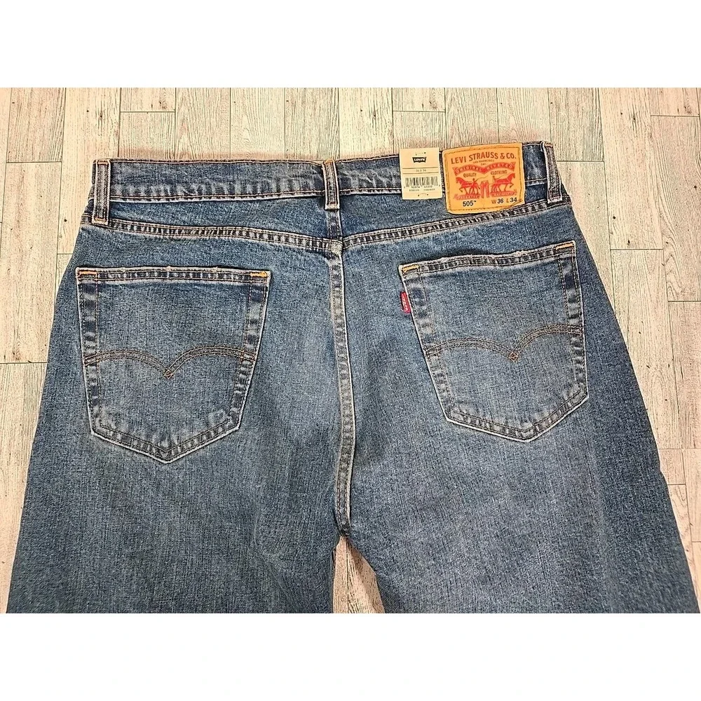 Levis Jeans 505 Regular 36x34 Mens Denim Straight Leg Medium Wash Stretch NEW